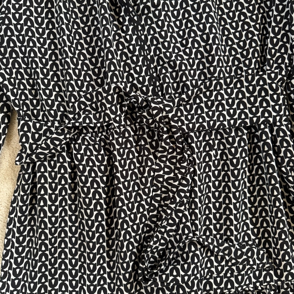 Max Studio Black and White Long Sleeve Dress - Picture 5 of 15